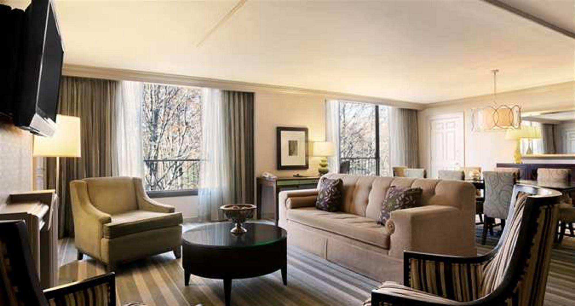 Hilton Westchester Rye Brook Экстерьер фото